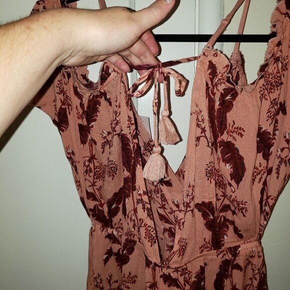 TOPSHOP Floral Cold Shoulder Romper - Picture 9 of 10